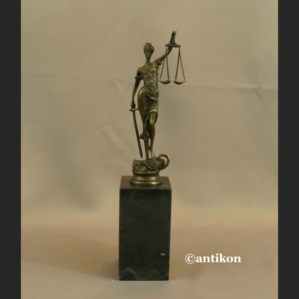 Temida figurka z brązu prezent dla prawnika