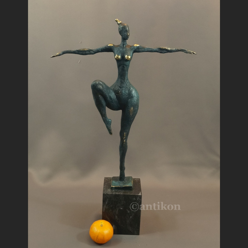 Rzeźba nowoczesna Tancerka Królowa Tańca  Rzeźba modernistyczna duża Królowa Tańca
  - 1
