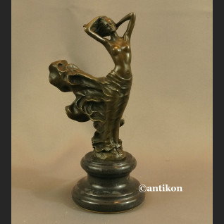 Figurki art deco dziewczyna w długiej sukni piękna rzeźba 