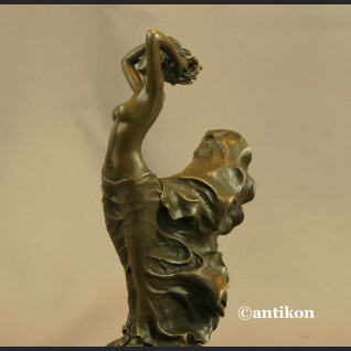 Figurki art deco dziewczyna w długiej sukni piękna rzeźba 