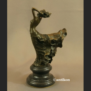 Figurki art deco dziewczyna w długiej sukni piękna rzeźba 