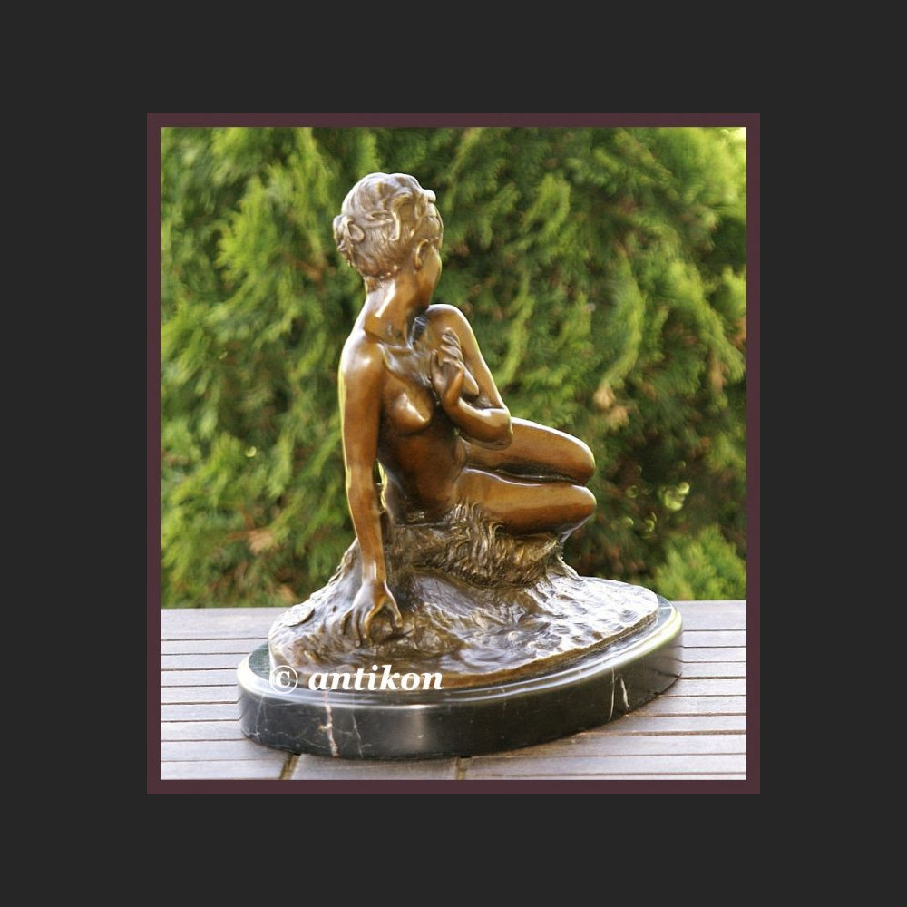 DUŻY UROCZY AKT DZIEWCZYNY BRĄZ SYGNOWANA RZEŹBA 