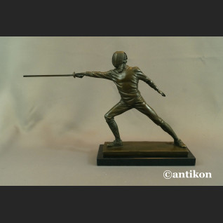Figurka szermierz statuetka z brązu