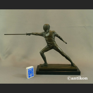 Figurka szermierz statuetka z brązu Figurka szermierz statuetka z brązu