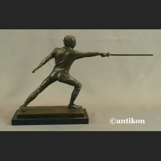 Figurka szermierz statuetka z brązu Figurka szermierz statuetka z brązu