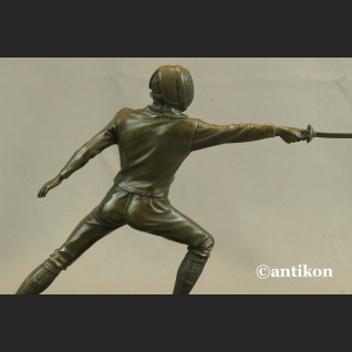 Figurka szermierz statuetka z brązu Figurka szermierz statuetka z brązu