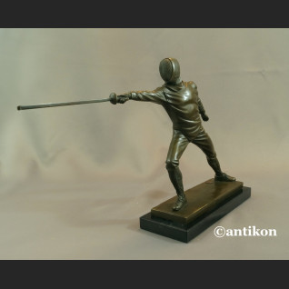 Figurka szermierz statuetka z brązu Figurka szermierz statuetka z brązu