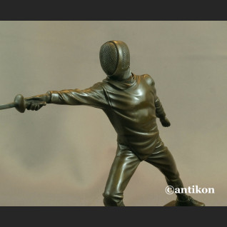 Figurka szermierz statuetka z brązu Figurka szermierz statuetka z brązu