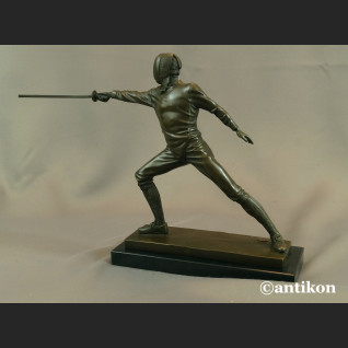 Figurka szermierz statuetka z brązu Figurka szermierz statuetka z brązu