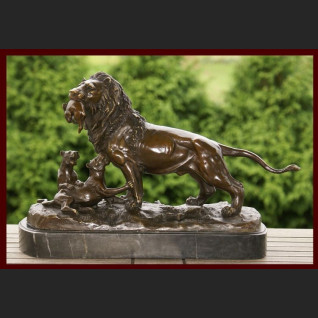 Lew z dziećmi rzeźba ogromna znakomity brąz 