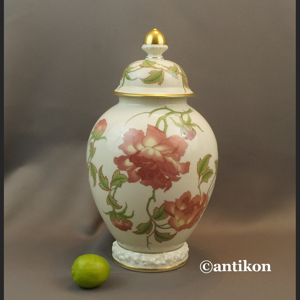 Wazon Rosenthal z różami Rigoletto 1935 r. Wazon Rosenthal z różami Rigoletto 1935 r.