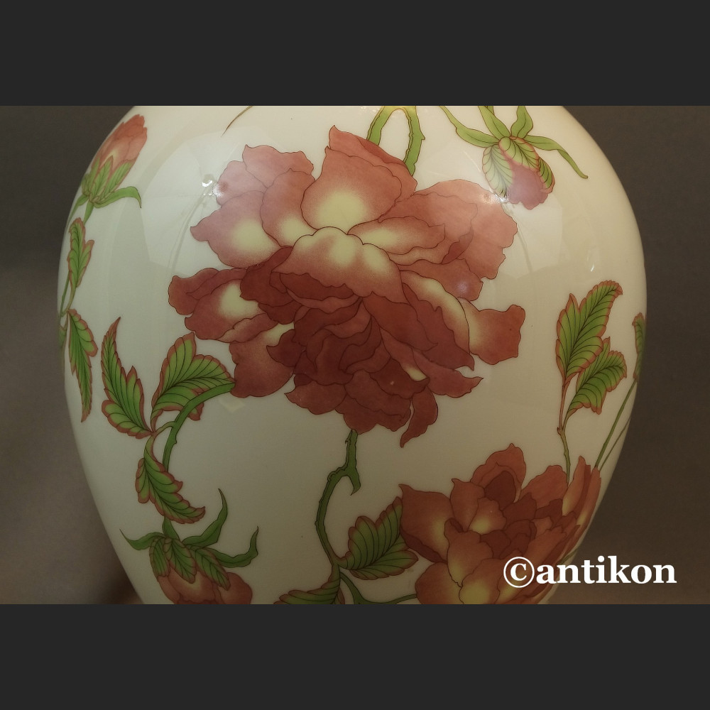 Wazon Rosenthal z różami Rigoletto 1935 r. Wazon Rosenthal z różami Rigoletto 1935 r.