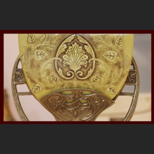 Waza secesyjna z pokrywą okuta brązem 