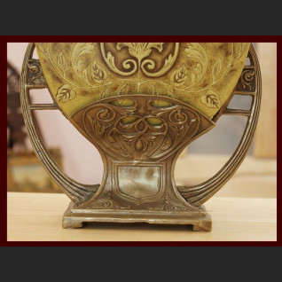 Waza secesyjna z pokrywą okuta brązem 