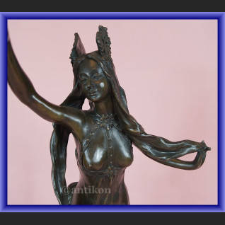 Elf secesyjna rzeźba duża figurka z brązu Elf secesyjna rzeźba duża figurka z brązu