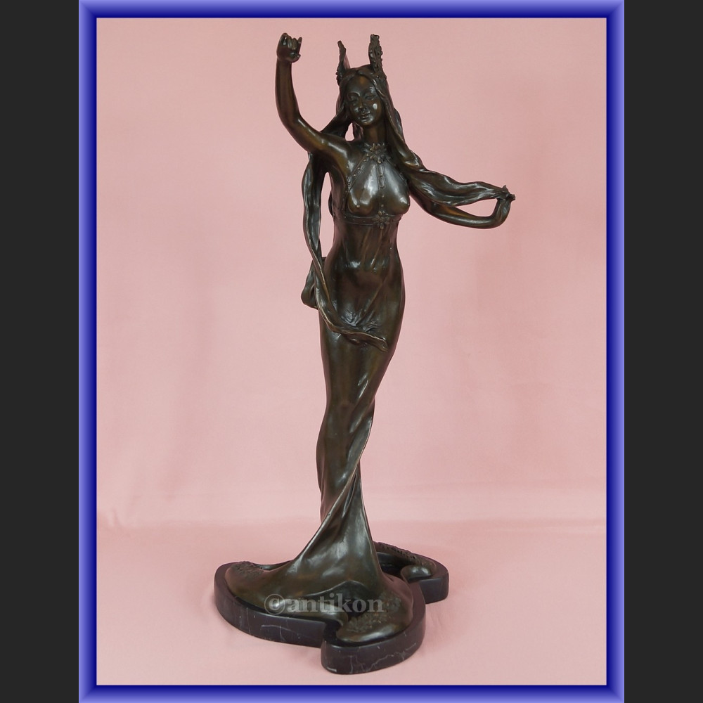 Elf secesyjna rzeźba duża figurka z brązu Elf secesyjna rzeźba duża figurka z brązu