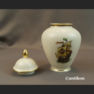 Wazon porcelanowy ze statkiem stara porcelana  Wazon porcelanowy ze statkiem stara porcelana