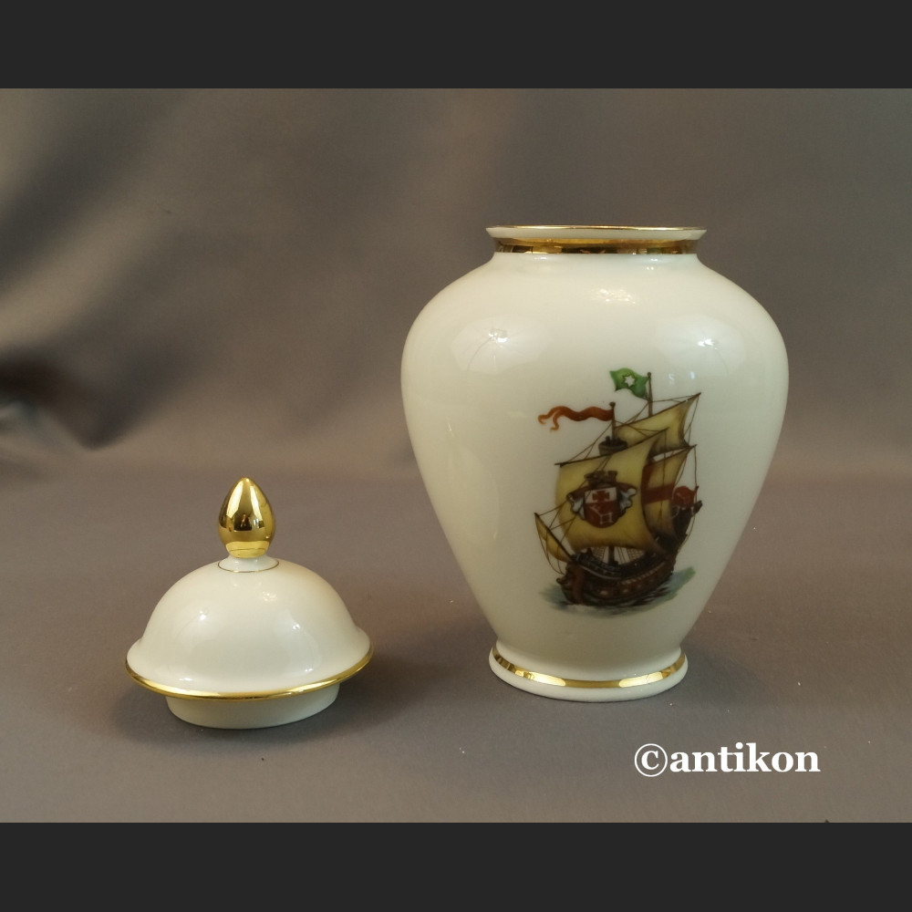 Wazon porcelanowy ze statkiem stara porcelana  Wazon porcelanowy ze statkiem stara porcelana