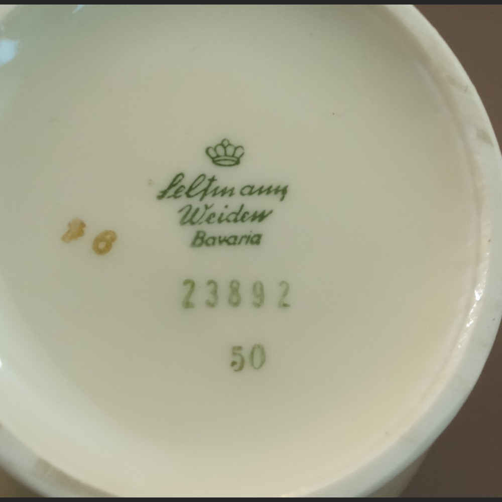 Wazon porcelanowy ze statkiem stara porcelana  Wazon porcelanowy ze statkiem stara porcelana