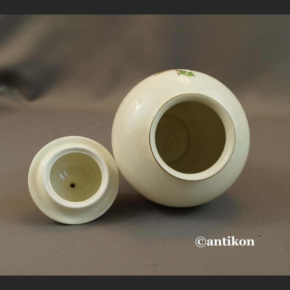 Wazon porcelanowy ze statkiem stara porcelana  Wazon porcelanowy ze statkiem stara porcelana