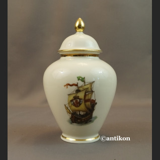 Wazon porcelanowy ze statkiem stara porcelana  Wazon porcelanowy ze statkiem stara porcelana