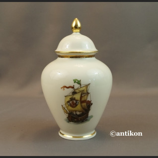 Wazon porcelanowy ze statkiem stara porcelana  Wazon porcelanowy ze statkiem stara porcelana