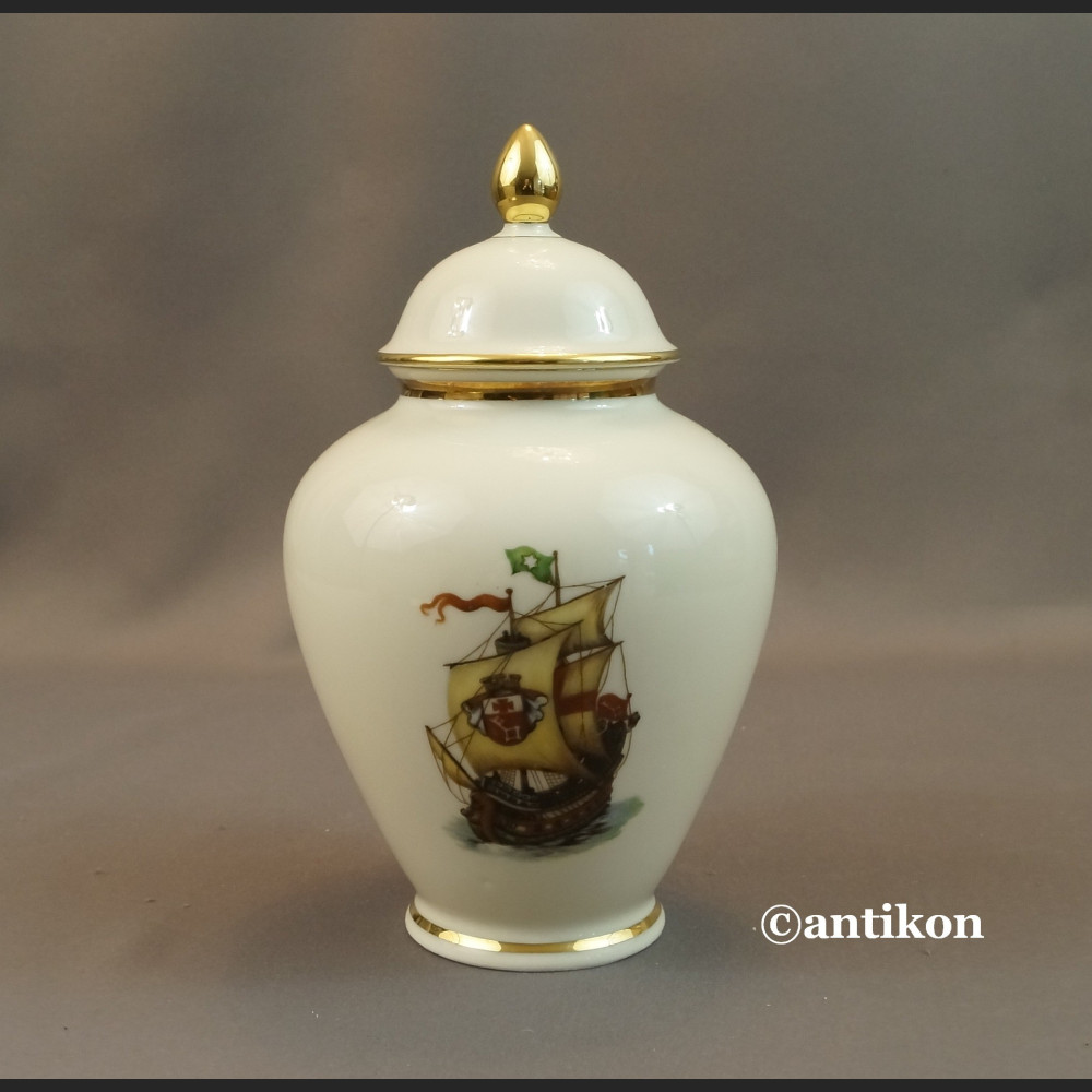 Wazon porcelanowy ze statkiem stara porcelana  Wazon porcelanowy ze statkiem stara porcelana