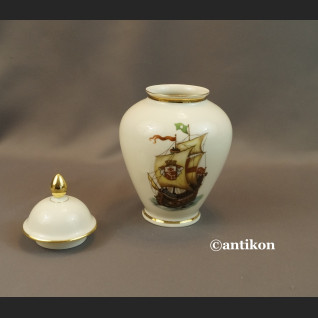 Wazon porcelanowy ze statkiem stara porcelana  Wazon porcelanowy ze statkiem stara porcelana