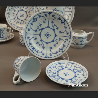 Serwis biało kobaltowy do herbaty  Serwis biało kobaltowy do herbaty