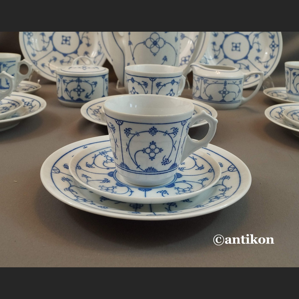 Serwis biało kobaltowy do herbaty  Serwis biało kobaltowy do herbaty