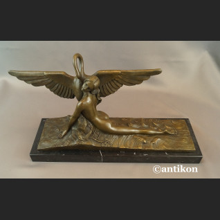 Leda z łabędziem rzeźba w stylu art deko Leda z łabędziem rzeźba w stylu art deko