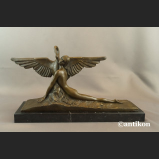 Leda z łabędziem rzeźba w stylu art deko 