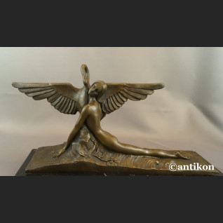 Leda z łabędziem rzeźba w stylu art deko Leda z łabędziem rzeźba w stylu art deko