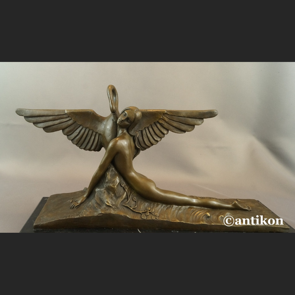 Leda z łabędziem rzeźba w stylu art deko Leda z łabędziem rzeźba w stylu art deko