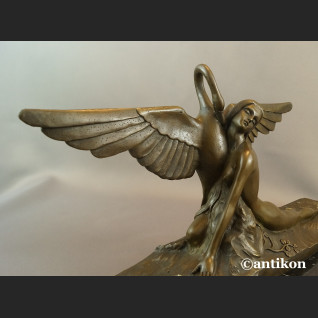Leda z łabędziem rzeźba w stylu art deco na prezent 