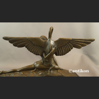 Leda z łabędziem rzeźba w stylu art deco na prezent 