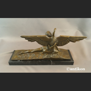 Leda z łabędziem rzeźba w stylu art deko Leda z łabędziem rzeźba w stylu art deko