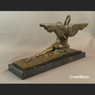 Leda z łabędziem rzeźba w stylu art deko Leda z łabędziem rzeźba w stylu art deko