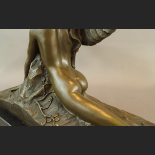 Leda z łabędziem rzeźba w stylu art deco na prezent 