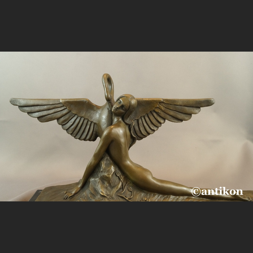 Leda z łabędziem rzeźba w stylu art deco na prezent 