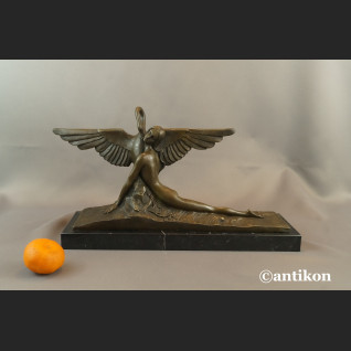 Leda z łabędziem rzeźba w stylu art deko Leda z łabędziem rzeźba w stylu art deko