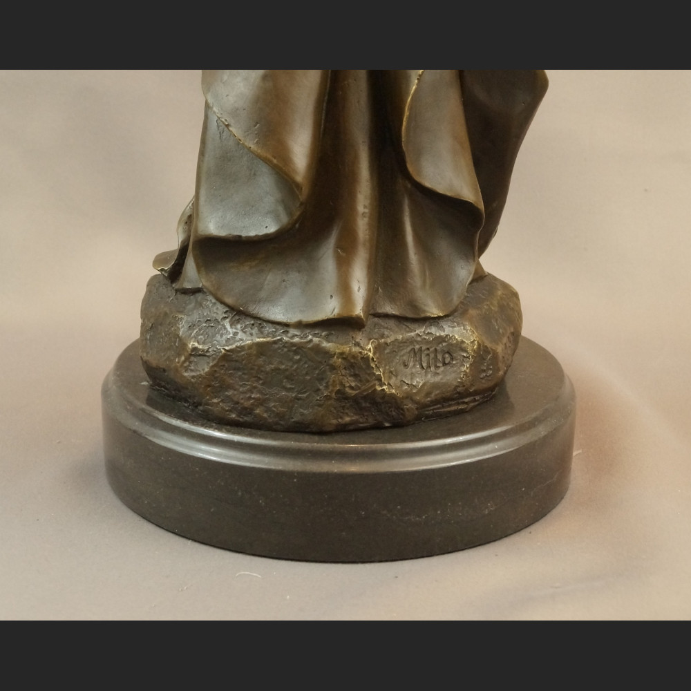 Madonna z dzieciątkiem rzeźba z brązu