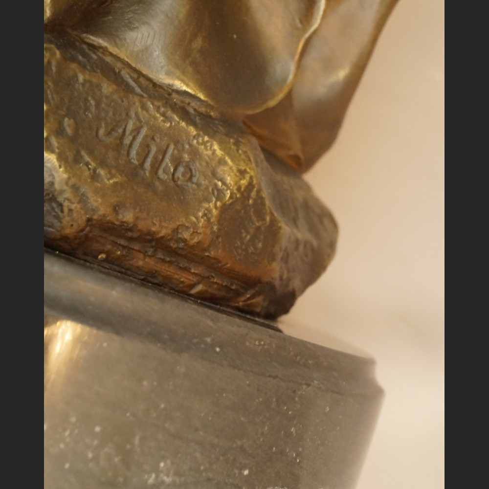 Madonna z dzieciątkiem rzeźba z brązu