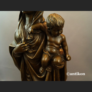 Madonna z dzieciątkiem rzeźba z brązu