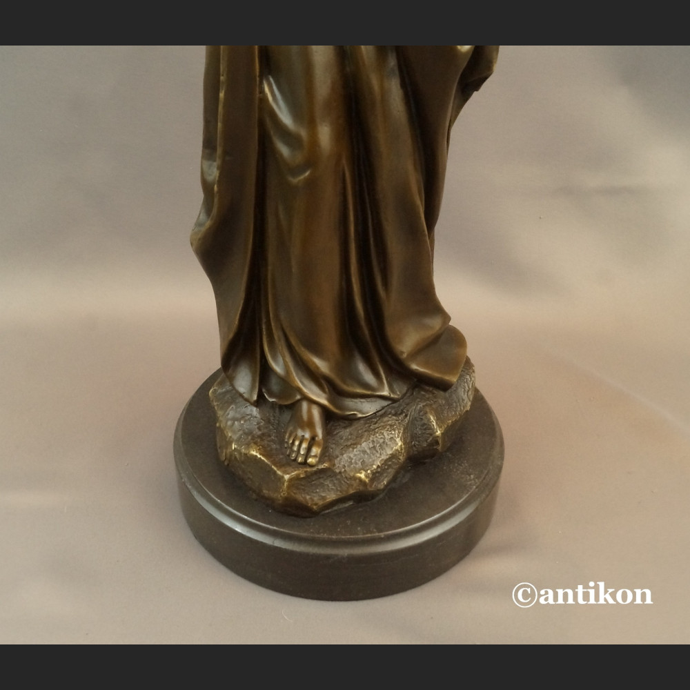 Madonna z dzieciątkiem rzeźba z brązu