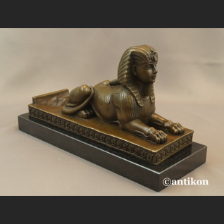 Sfinks z brązu leżący duża rzeźba 