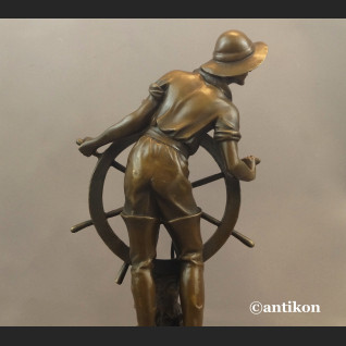 Rybak sternik rzeźba z brązu duży okaz Rybak sternik rzeźba z brązu duży okaz