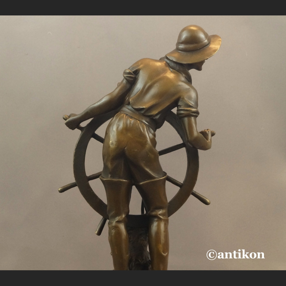 Rybak sternik rzeźba z brązu duży okaz Rybak sternik rzeźba z brązu duży okaz