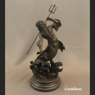 Neptun z trójzębem rzeźba z brązu Posejdon 