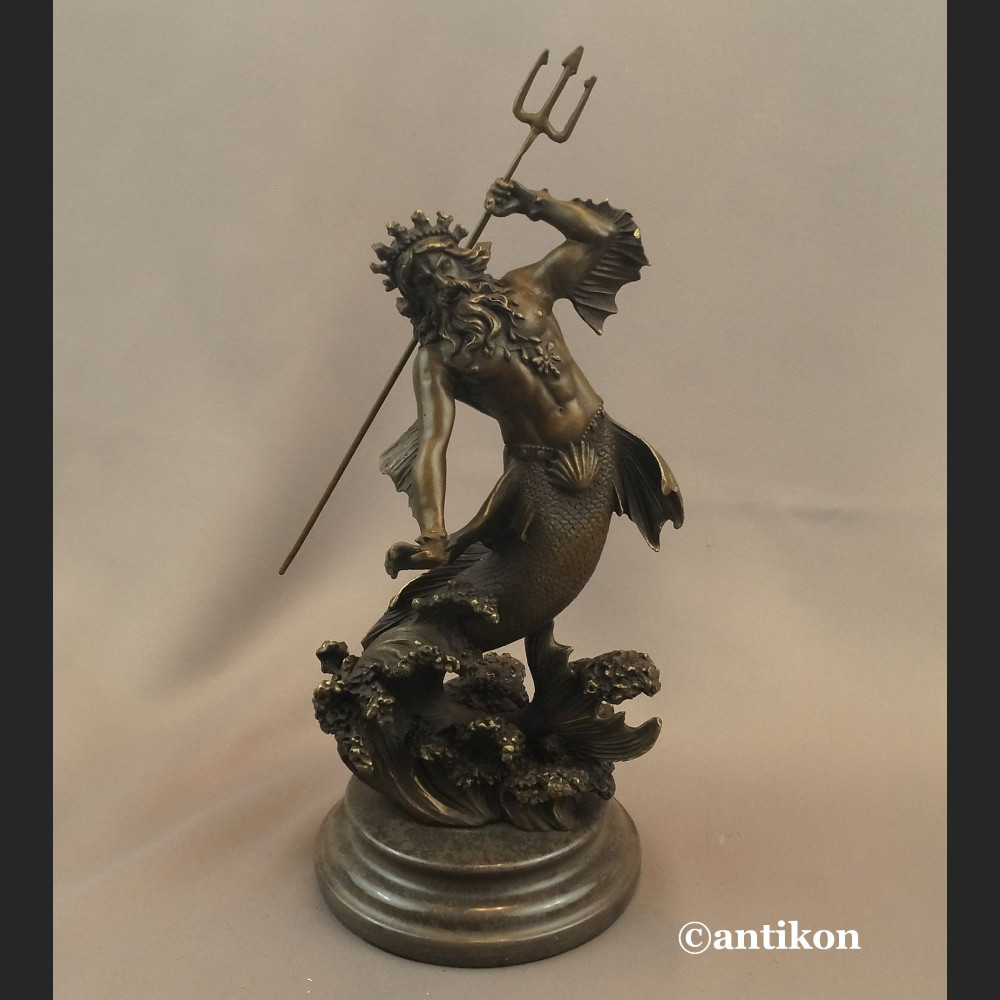Neptun z trójzębem rzeźba z brązu Posejdon 